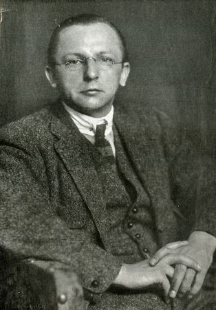 Henk Sneevliet, tokoh komunis terkemuka ISDV yang memberikan banyak pengaruh pada perjuangan anti kolonialisme dan kapitalisme di dalam tubuh Sarekat Islam (sumber foto: iisg.amsterdam)