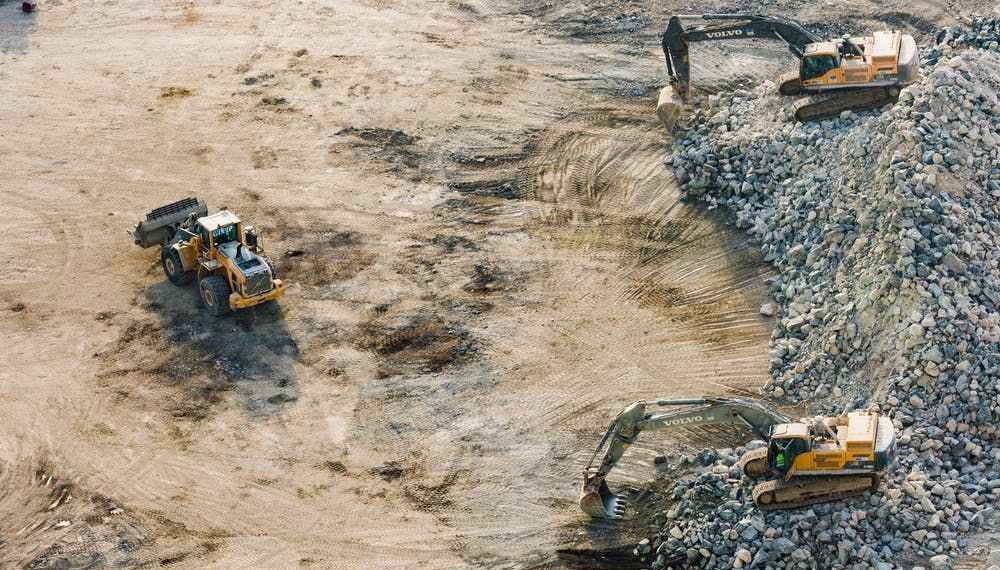 Menantang ‘Keberlanjutan’ Dalam Kendaraan Elektrik: Sebuah Laporan Tentang Rantai Komoditas Nikel