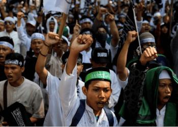 Protes Muslim Indonesia Tuntut Keadilan bagi Kasus Pembakaran Bendera