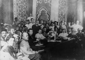 Kongres Bangsa-Bangsa Timur di Baku, Azerbaijan, 1920. Sumber gambar: Hulton Archive / Getty Images