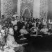Kongres Bangsa-Bangsa Timur di Baku, Azerbaijan, 1920. Sumber gambar: Hulton Archive / Getty Images